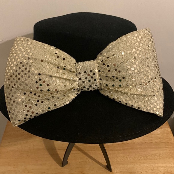 Hat - Picture 1 of 8